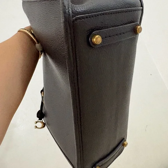 Elegant Black Coach Leather Bag - Picture 2 of 9